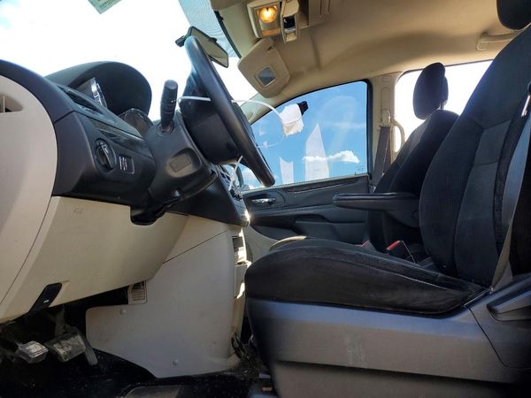 2016 DODGE GRAND CARAVAN SE — DENT