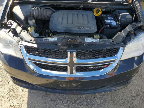 2016 DODGE GRAND CARAVAN SE — Engine bay
