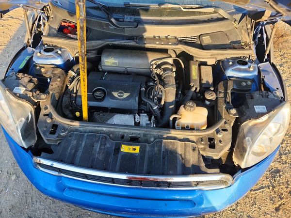 2012 MINI COOPER — Engine bay