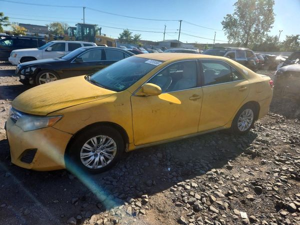 2014 TOYOTA CAMRY SOLA Hybrid — Front 3/4