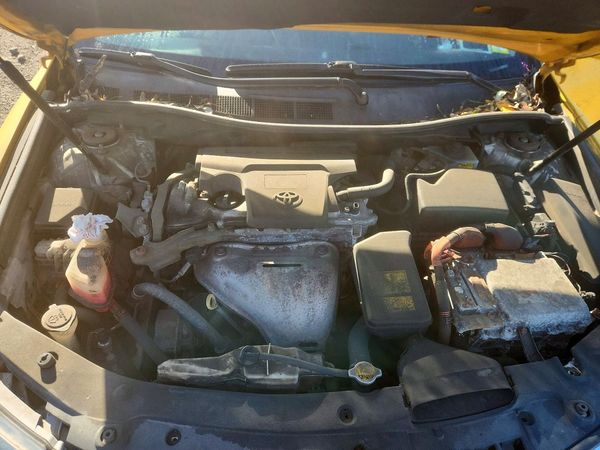 2014 TOYOTA CAMRY SOLA Hybrid — Engine bay