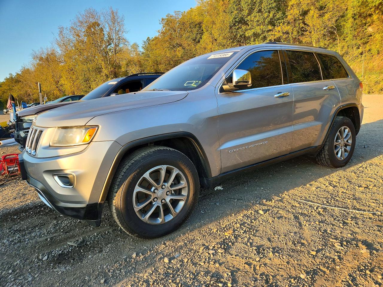 2016 JEEP CHEROKEE Limited — Front 3/4