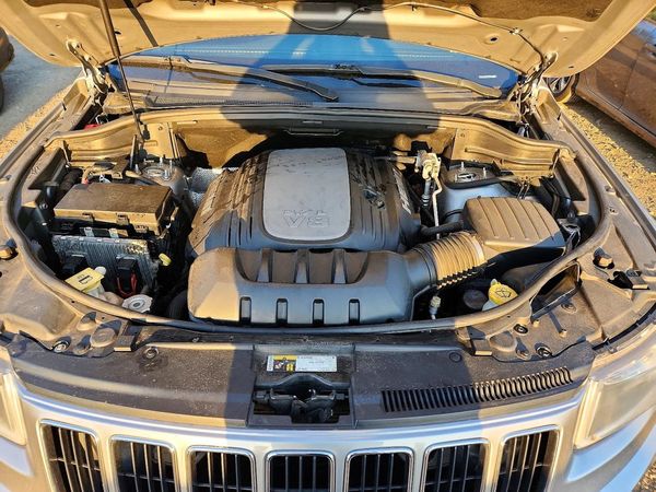 2016 JEEP CHEROKEE Limited — Engine bay