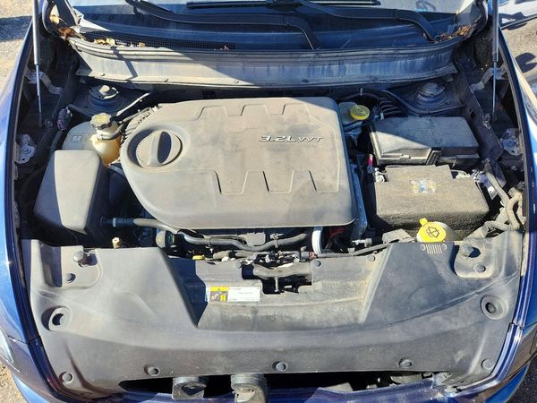 2014 JEEP CHEROKEE Latitude — Engine bay
