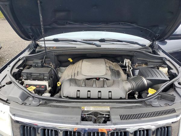 2013 JEEP CHEROKEE Laredo — Engine bay