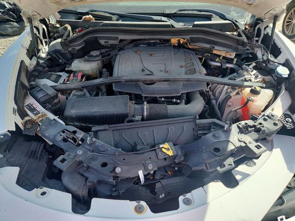 2019 ALFA ROMEO STELVIO TI AWD — Engine bay