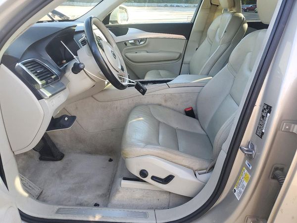 2016 VOLVO XC90 SV42 Momentum — DENT
