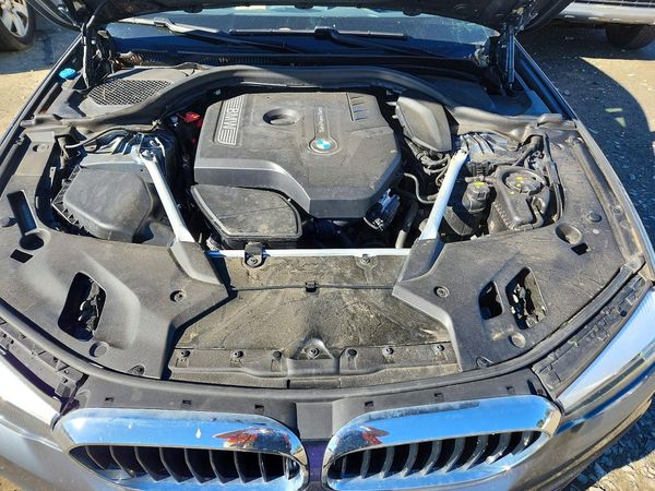 2018 BMW 530 xDrive — Engine bay