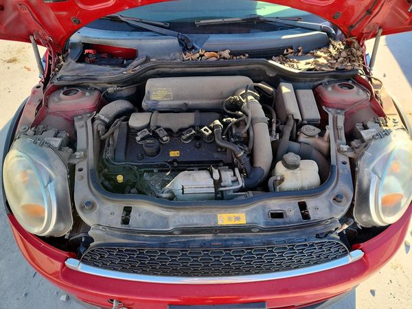 2012 MINI COOPER — Engine bay