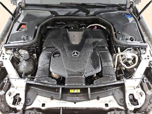 2018 MERCEDES-BENZ E E 400-4M — Engine bay