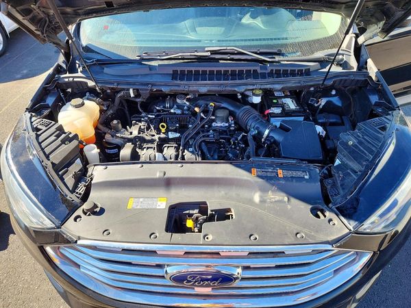 2019 FORD EDGE Titanium — Engine bay