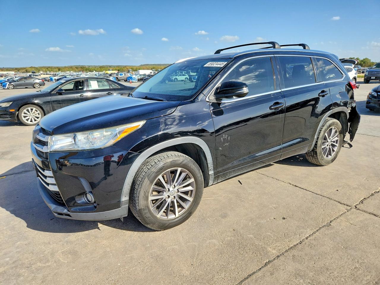 2018 TOYOTA HIGHLANDER SE/XLE — Front 3/4