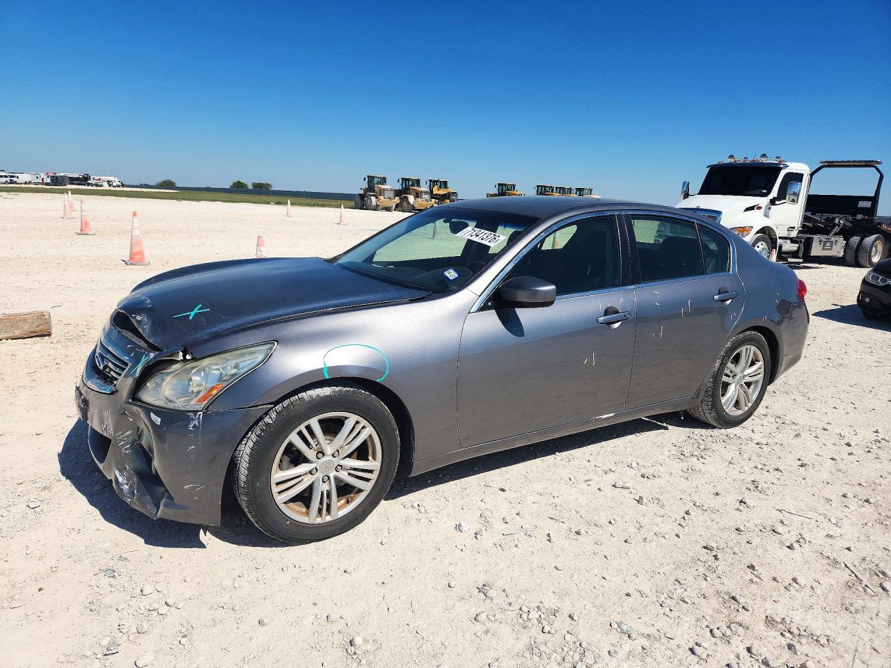 2013 INFINITI G37 — Front 3/4