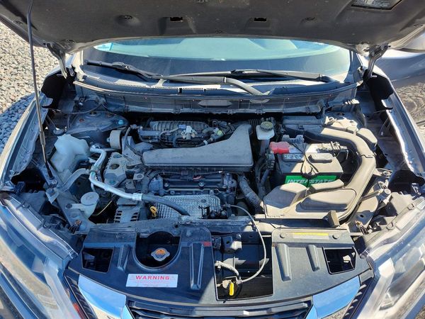 2018 NISSAN ROGUE — Engine bay