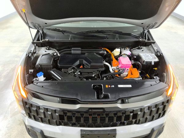 2026 KIA SPORTAGE HYBRID EX, X-Line — Engine bay