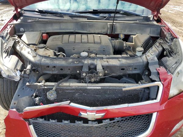 2012 CHEVROLET TRAVERSE LT — Engine bay
