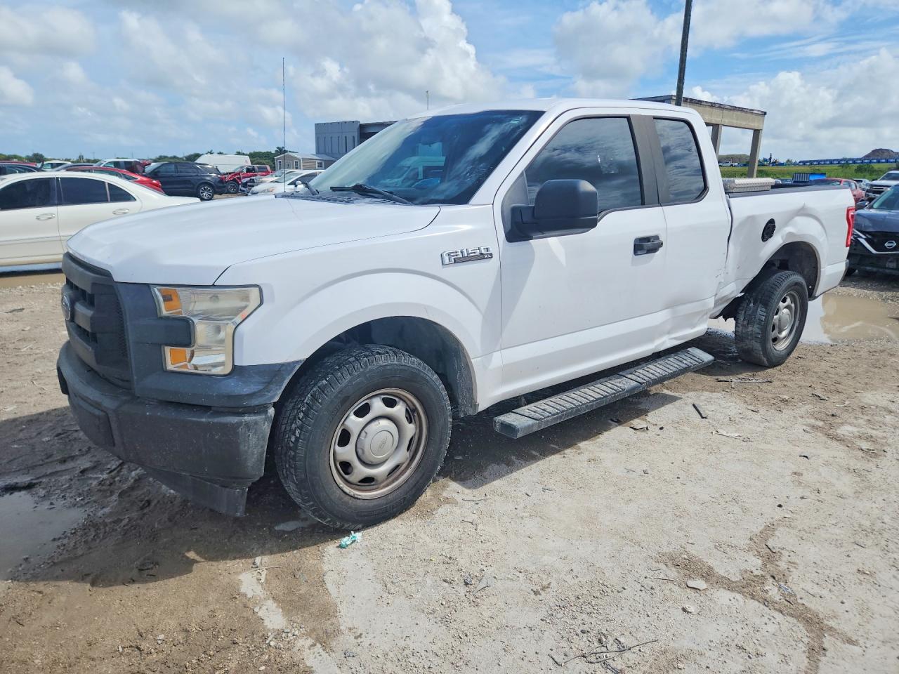 2017 FORD F150 SuperCab — Front 3/4