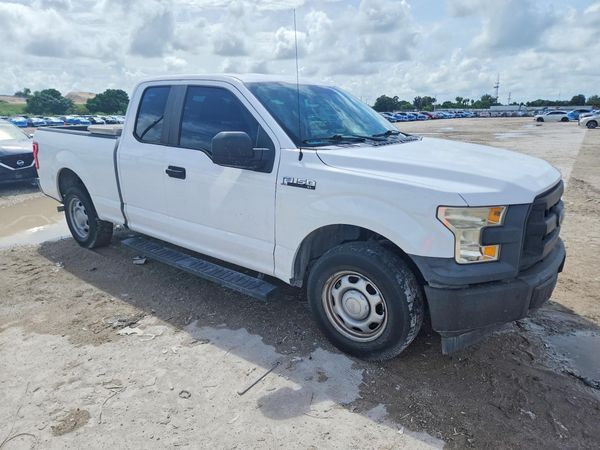 2017 FORD F150 SuperCab — Passenger 3/4