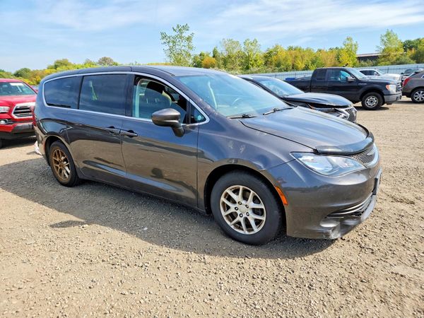 2017 CHRYSLER PACIFICA Touring — Passenger 3/4