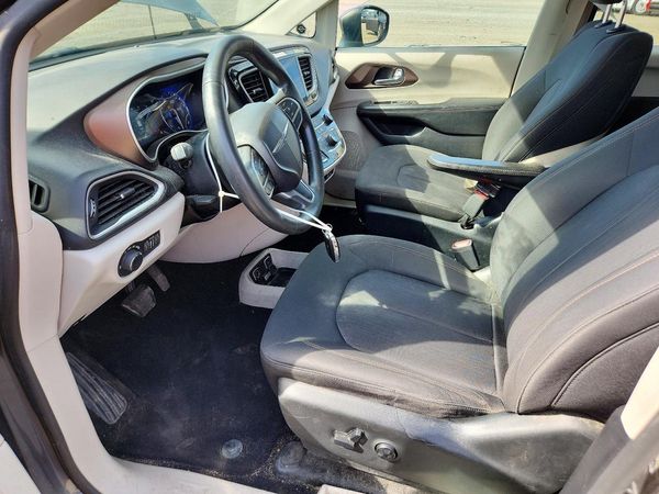 2017 CHRYSLER PACIFICA Touring — DENT