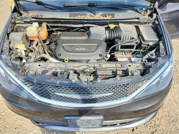 2017 CHRYSLER PACIFICA Touring — Engine bay