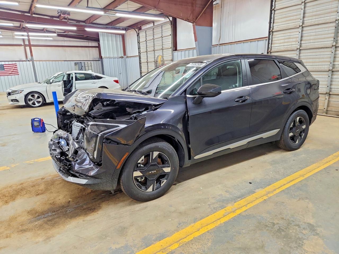 2027 KIA SPORTAGE LX — Front 3/4