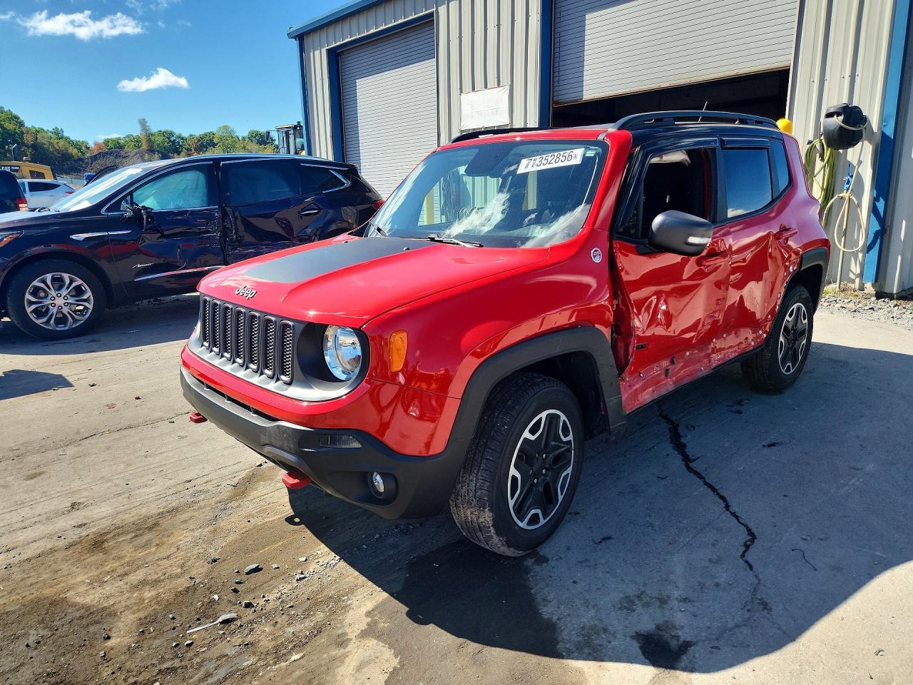 2016 JEEP RENEGADE Trailhawk — Front 3/4