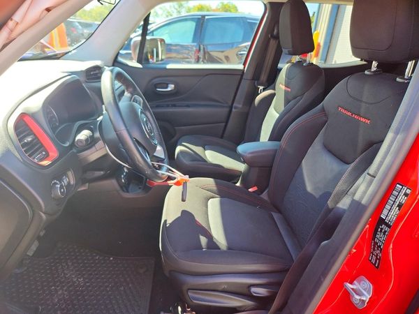 2016 JEEP RENEGADE Trailhawk — DENT