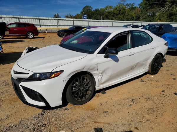 2024 TOYOTA CAMRY SE — Front 3/4