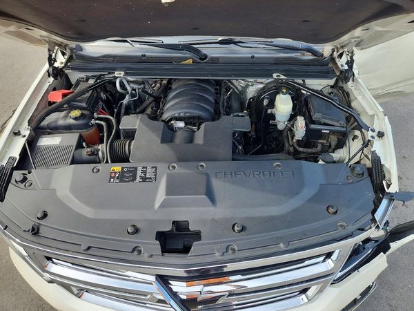 2015 CHEVROLET TAHOE LTZ — Engine bay