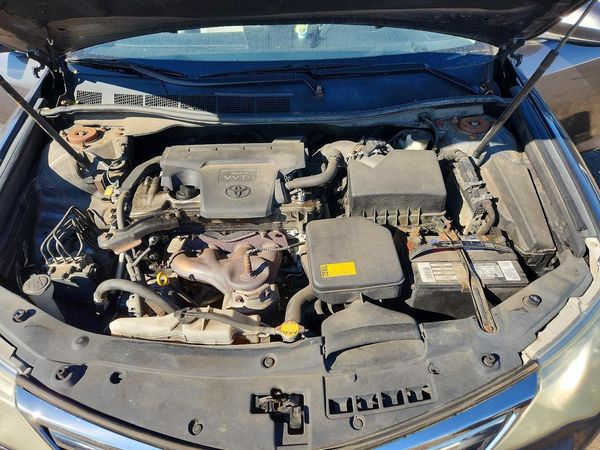 2012 TOYOTA CAMRY — Engine bay