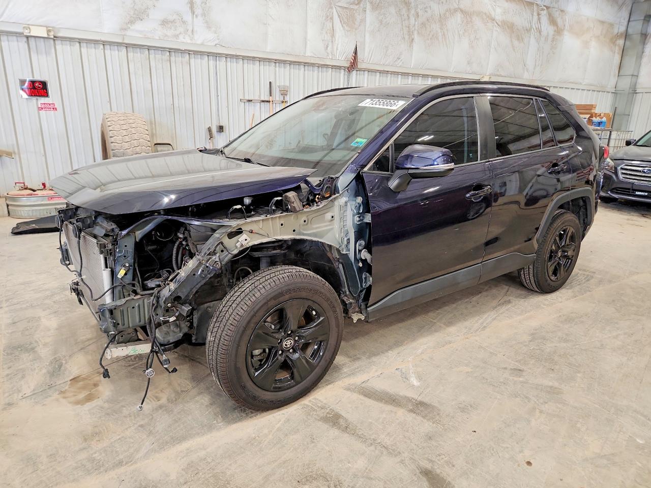 2021 TOYOTA RAV4 XLE — Front 3/4