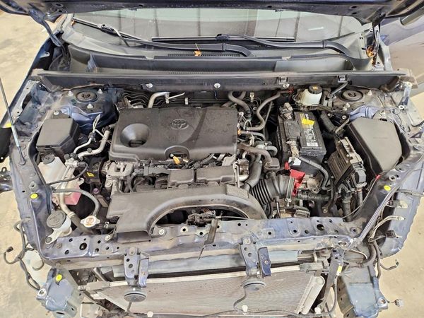 2021 TOYOTA RAV4 XLE — Engine bay