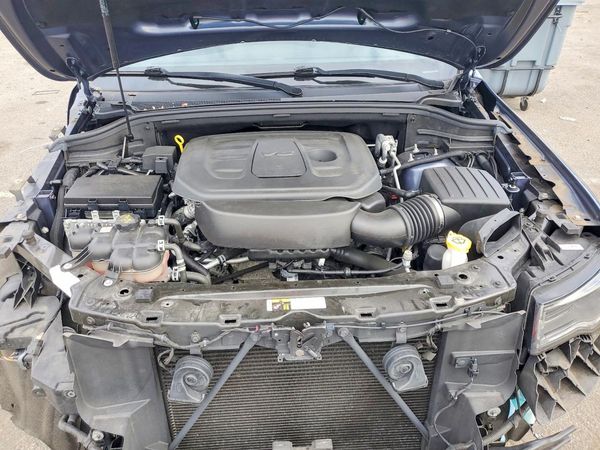 2020 JEEP GRAND CHEROKEE Limited — Engine bay