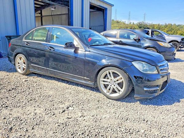 2013 MERCEDES-BENZ C C300 — Passenger 3/4