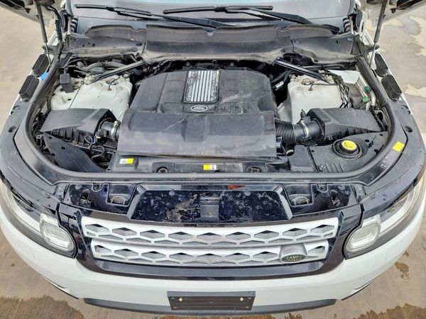 2017 LAND ROVER RANGEROVER HSE — Engine bay