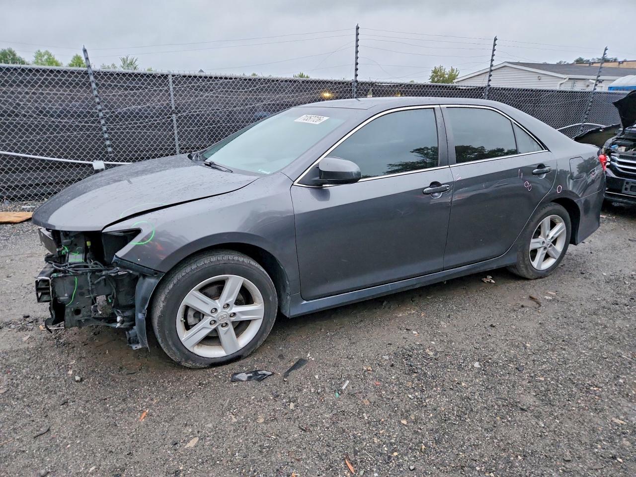 2013 TOYOTA CAMRY — Front 3/4