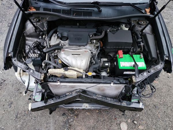 2013 TOYOTA CAMRY — Engine bay