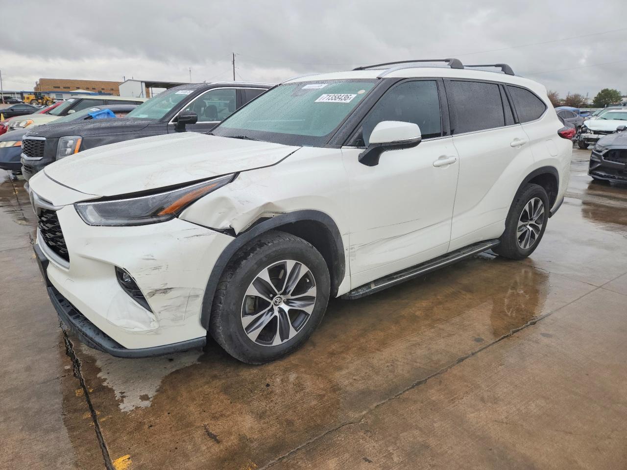2021 TOYOTA HIGHLANDER XLE — Front 3/4