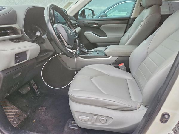 2021 TOYOTA HIGHLANDER XLE — DENT