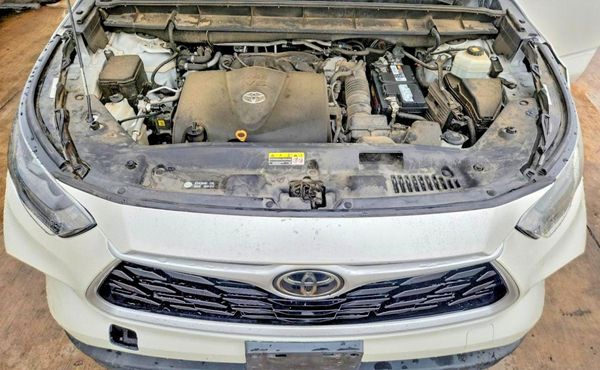 2021 TOYOTA HIGHLANDER XLE — Engine bay