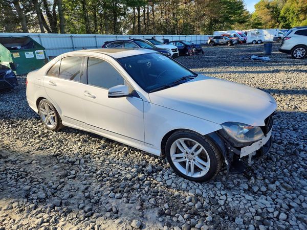 2013 MERCEDES-BENZ C C300 — Passenger 3/4