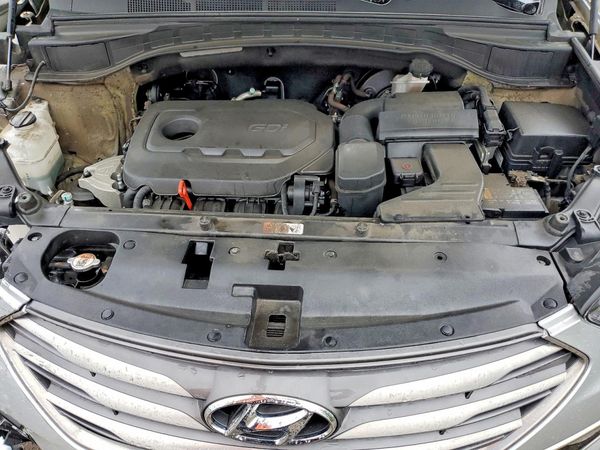 2018 HYUNDAI SANTA FE — Engine bay