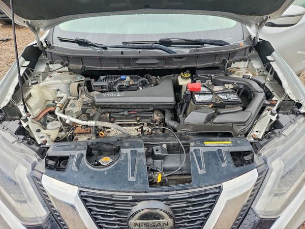 2019 NISSAN ROGUE — Engine bay