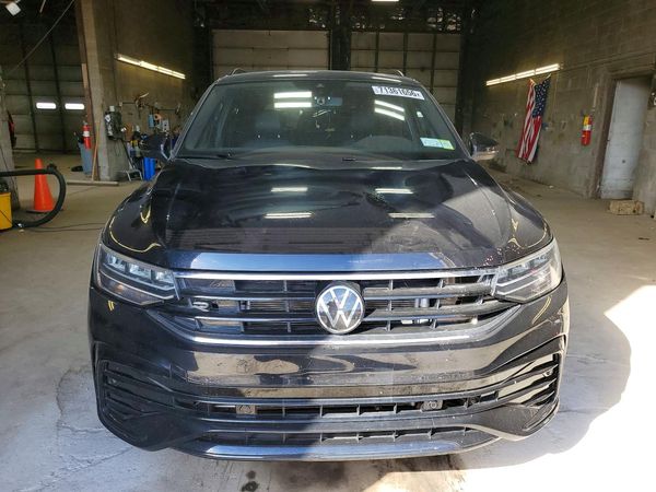 2024 VOLKSWAGEN TIGUAN 4Motion SE R-Line Black — DIRF