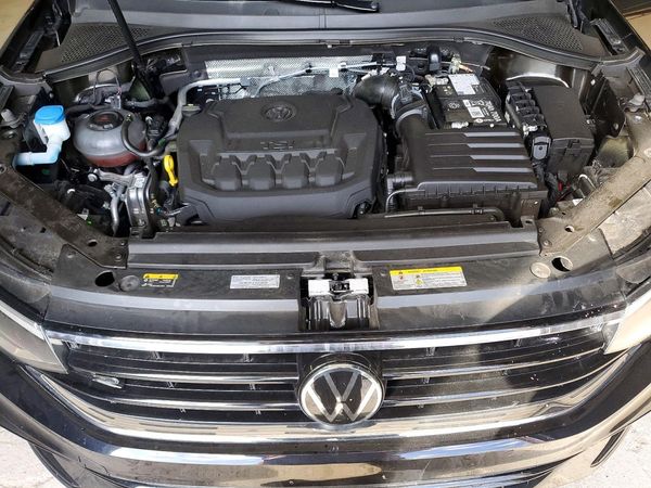 2024 VOLKSWAGEN TIGUAN 4Motion SE R-Line Black — Engine bay