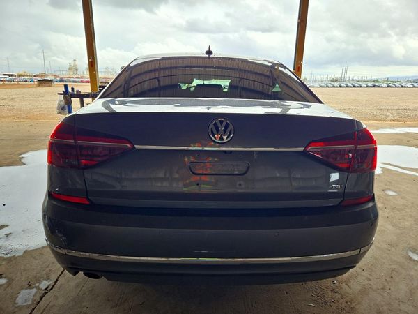 2018 VOLKSWAGEN PASSAT SE, SE w/ Technology — DIRR