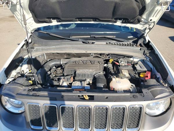 2021 JEEP RENEGADE Limited — Engine bay