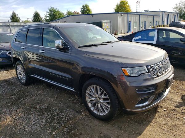 2017 JEEP GRAND CHEROKEE Summit — Passenger 3/4