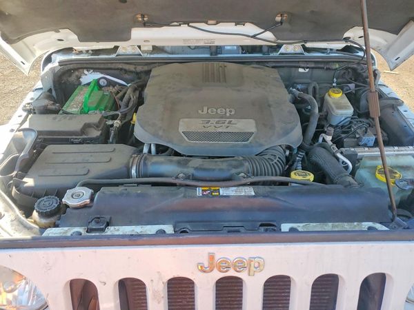 2013 JEEP WRANGLER Sahara — Engine bay